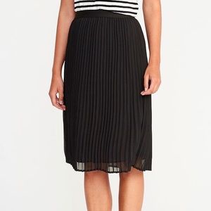 NWOT Black Pleated Skirt